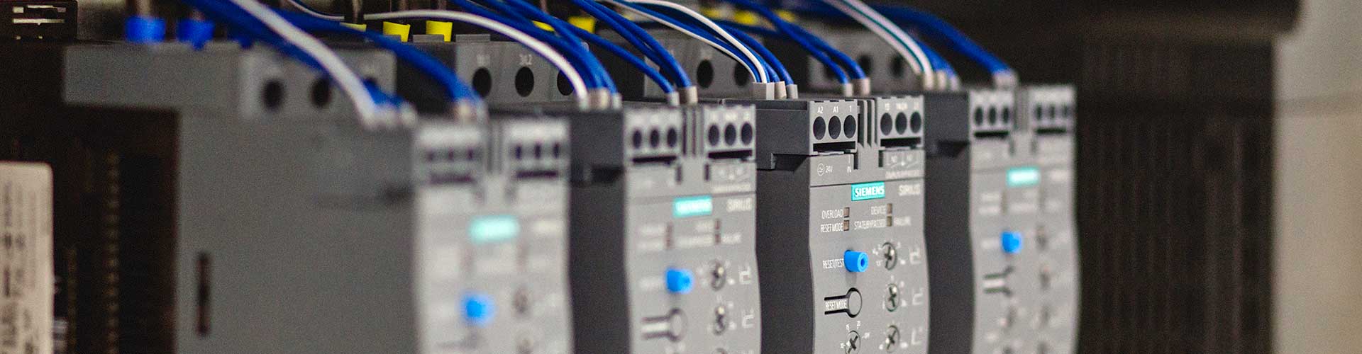 4 Geräte an Schaltschrankbau