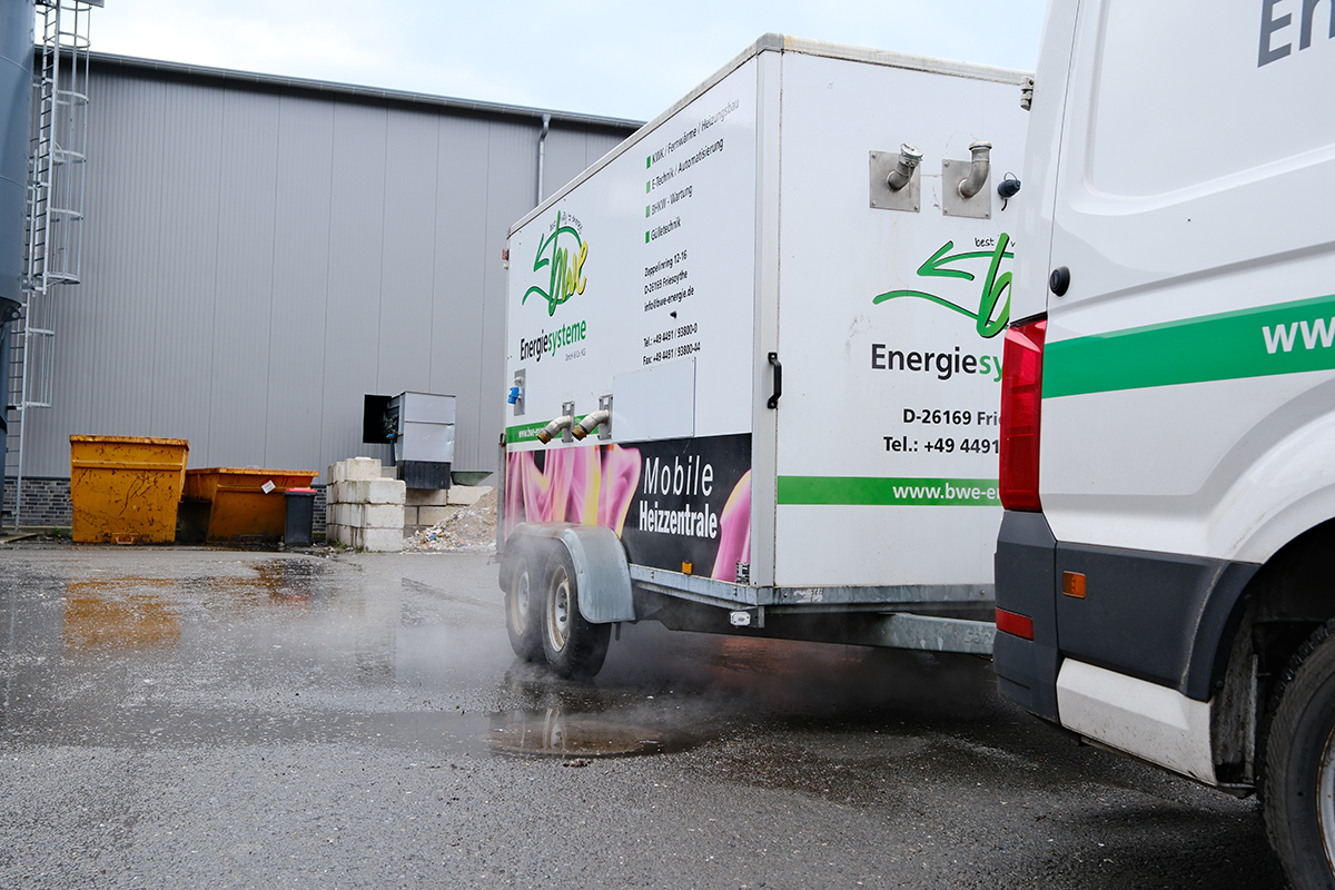 Mobile Heizzentrale Anhänger von bwe Energiesysteme